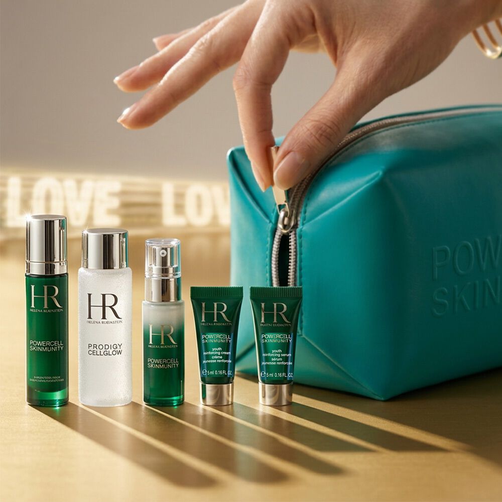 HR Hautpflege-Geschenkset mit turkisfarbener Tasche und „LOVE“-Lichtern.​